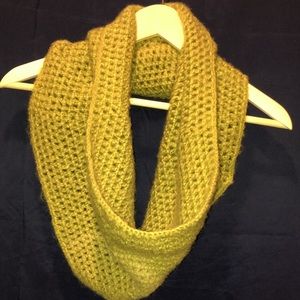 Green circle scarf